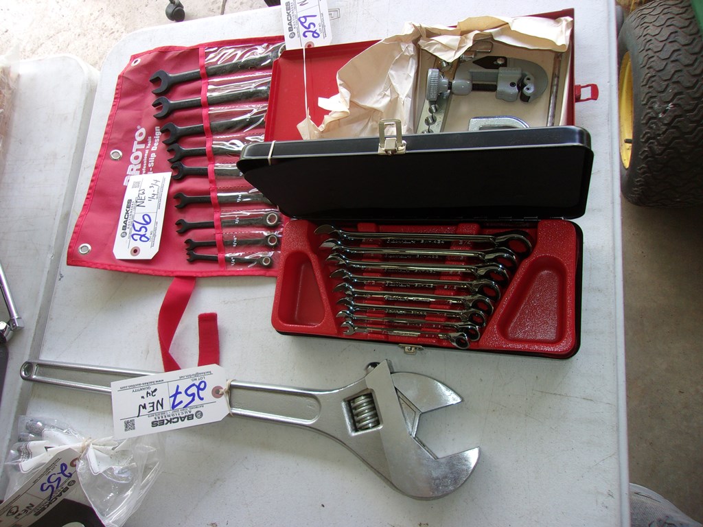 Item Image for New shop tools, shop equipment, store displays, & lawn mower auction