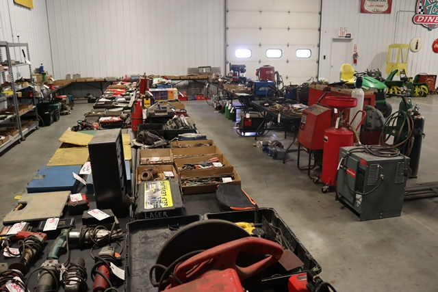 Item Image for Truc, Skid Steer, Lawn & Garden, Shop Equipment, Hand & Power Tools