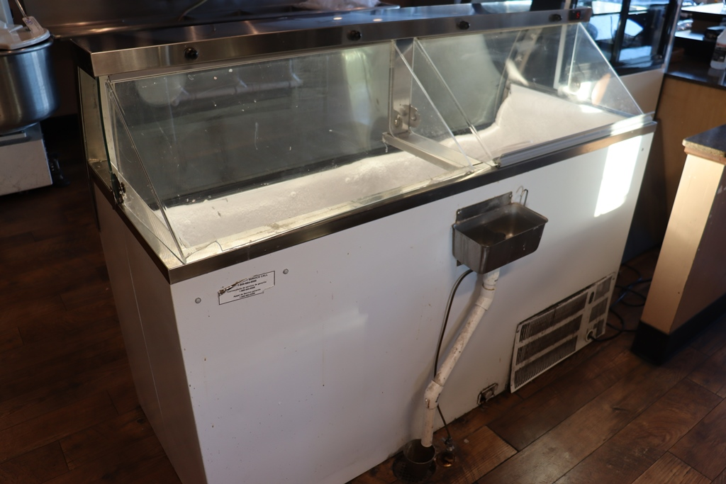 Avantco Ice Countertop Mount Square Glass Froster / Chiller