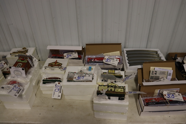 Knives, Magnetic Rail and Black & Decker 9 Electric Knife - Roller Auctions