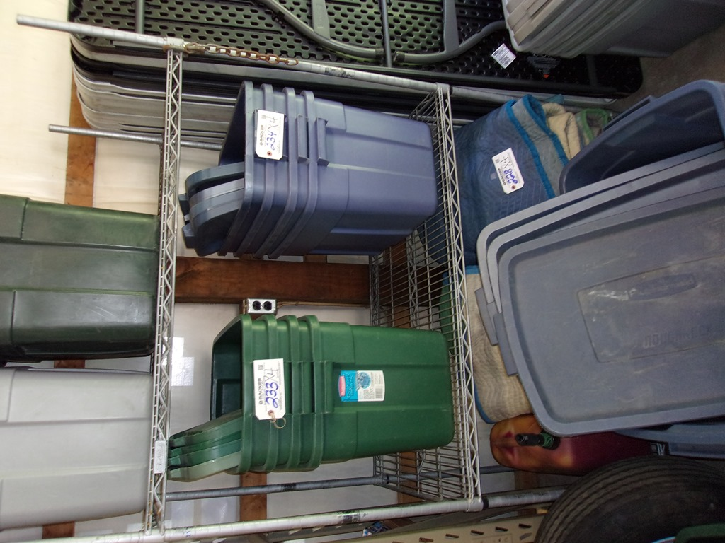 Sound Auction Service - Auction: 08/16/18 Crafts, Collectibles & Furniture  Auction ITEM: (5) 18 Gallon Rubbermaid Storage Totes w/Lids