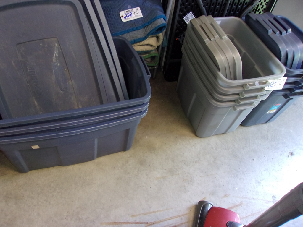 Sound Auction Service - Auction: 08/16/18 Crafts, Collectibles & Furniture  Auction ITEM: (5) 18 Gallon Rubbermaid Storage Totes w/Lids