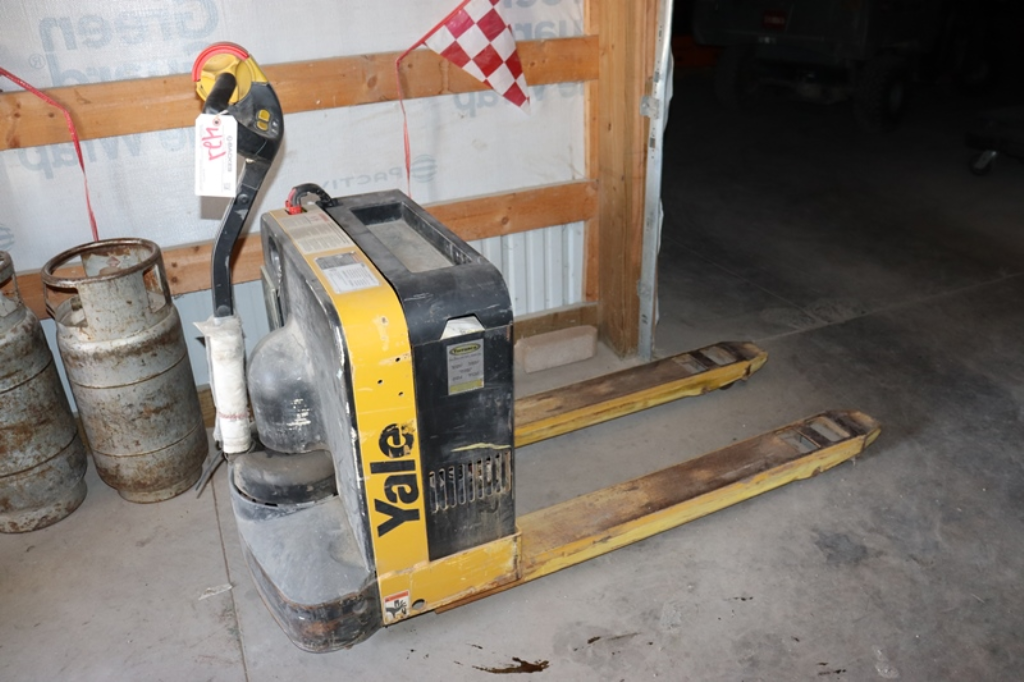 Pallet of Mop Buckets and Mops - Roller Auctions